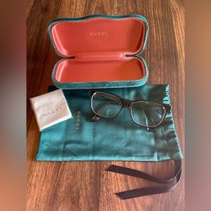 Gucci eyeglasses with Gucci box, cleaning cloth and pouch. 🇮🇹  100% Authentic.